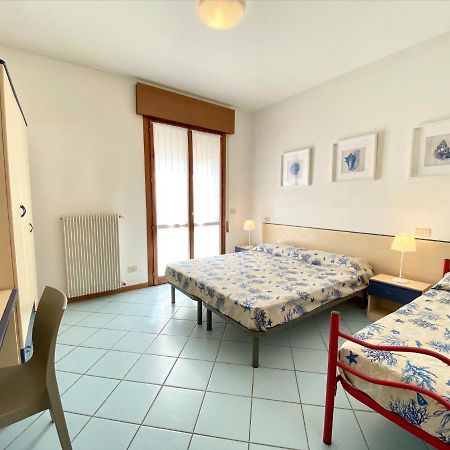 Villa Santin Carraro Immobiliare - Family Apartments Лидо-ди-Езоло Экстерьер фото