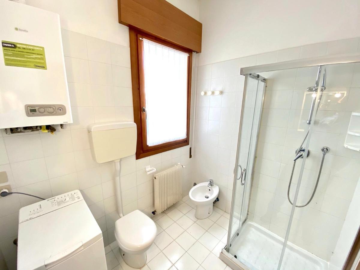 Villa Santin Carraro Immobiliare - Family Apartments Лидо-ди-Езоло Экстерьер фото