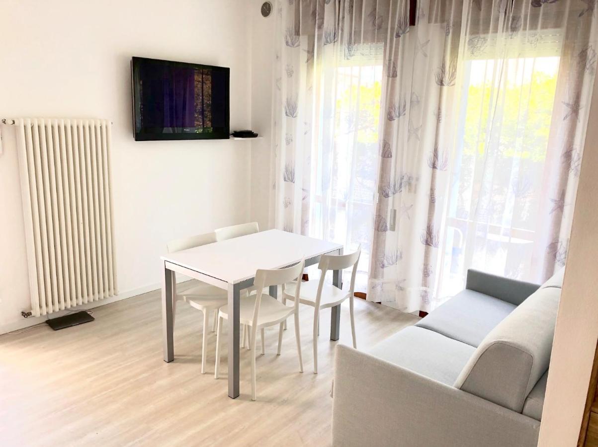 Villa Santin Carraro Immobiliare - Family Apartments Лидо-ди-Езоло Экстерьер фото