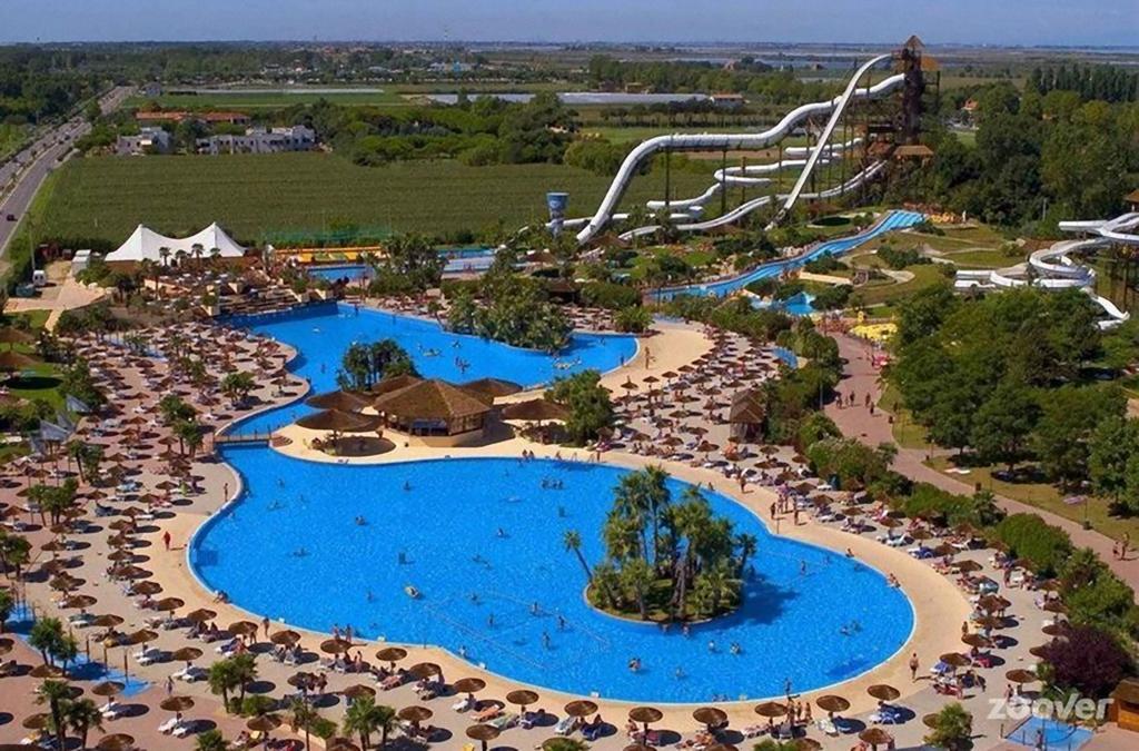 Villa Santin Carraro Immobiliare - Family Apartments Лидо-ди-Езоло Экстерьер фото